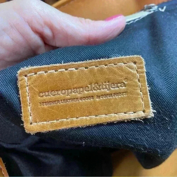 Leather backpack Cueropapel & tijera  designer leather goods by Sofia Prott - Picture 6 of 7